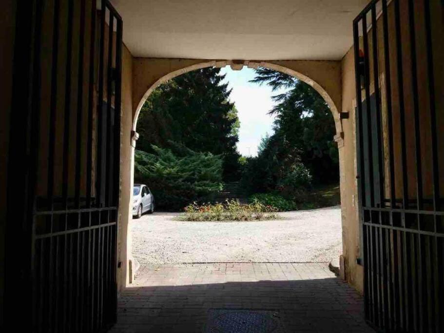 Logis Du Parc By Melrose Apartment Bayeux Luaran gambar
